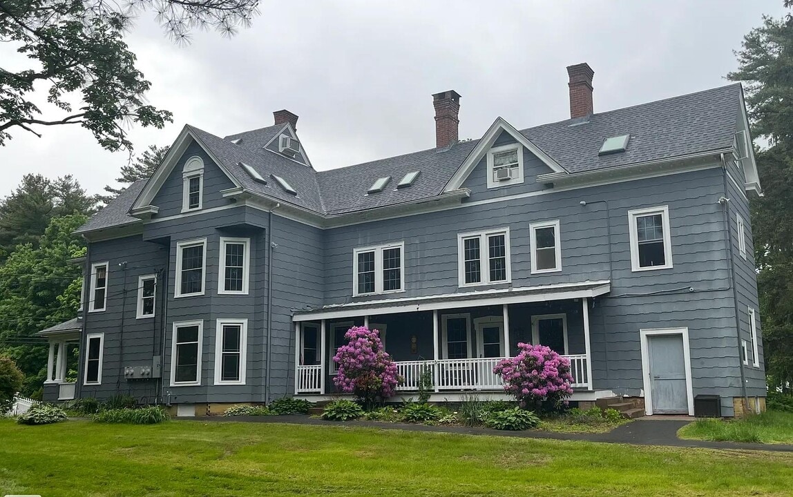 188 Lovely St, Unit # 1 First Floor in Unionville, CT - Building Photo