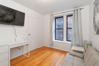 304e E 95th St in New York, NY - Building Photo - Building Photo