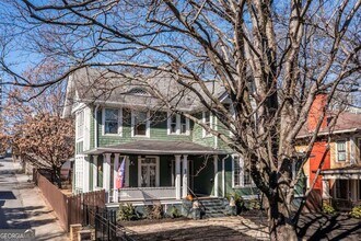 692 Myrtle St NE in Atlanta, GA - Building Photo - Building Photo