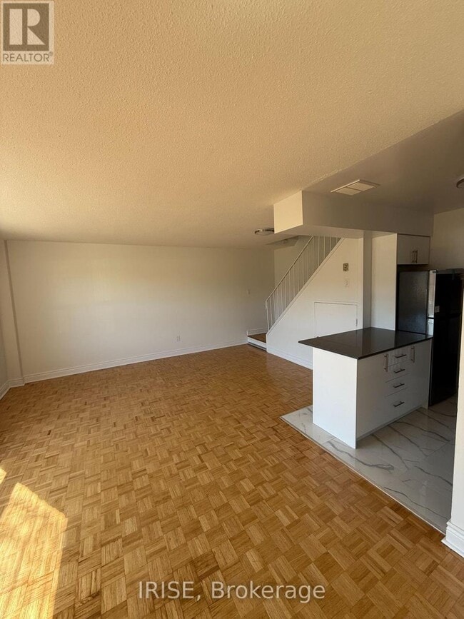 7555 Goreway Dr in Mississauga, ON - Building Photo - Building Photo