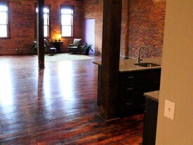 65 Vandalia St, Unit 32 in Buffalo, NY - Building Photo