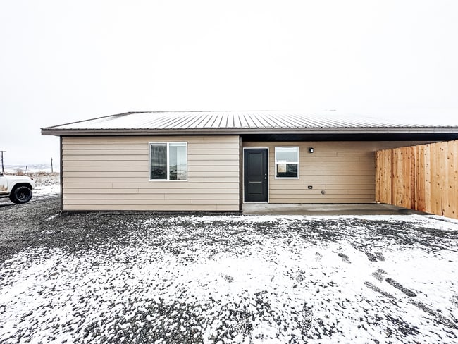 property at 5 Topaz Ln