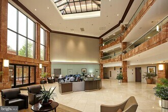 2230 George C Marshall Dr, Unit 922 in Falls Church, VA - Foto de edificio - Building Photo