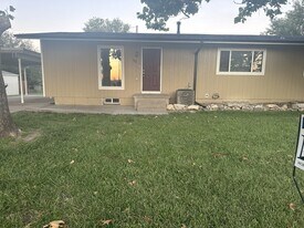 602 Sara St in Junction City, KS - Building Photo