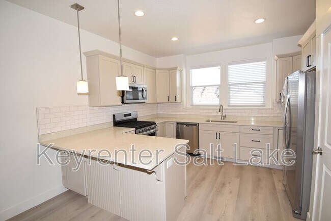 4312 W Silver Peak Ln in Herriman, UT - Building Photo - Building Photo