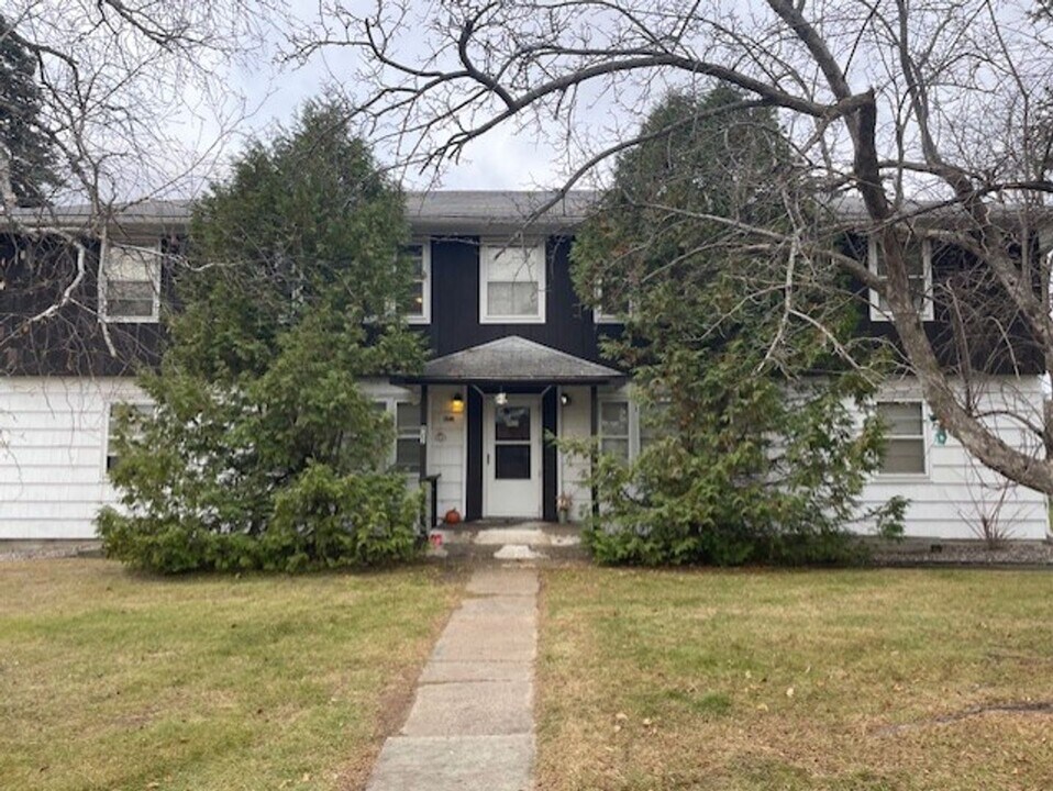 922 Broadway St in Brainerd, MN - Building Photo