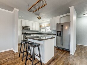 10201 Sunnymeade Pl in The Village, OK - Building Photo - Building Photo
