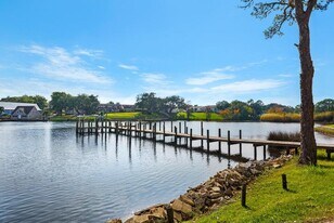 210 Pelham Rd in Fort Walton Beach, FL - Building Photo