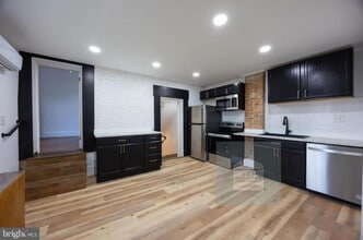 209 E Martin St, Unit Apt B in Martinsburg, WV - Foto de edificio - Building Photo