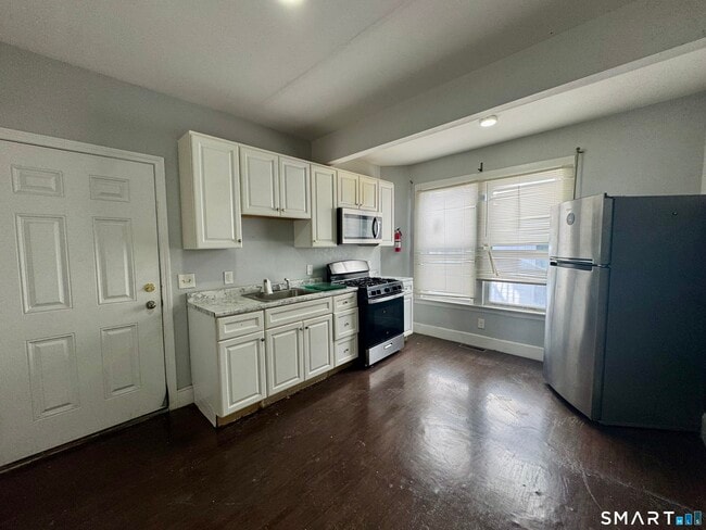 127 Caroline St in Bridgeport, CT - Building Photo - Building Photo