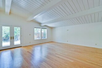 2719 Greer Rd in Palo Alto, CA - Building Photo - Building Photo