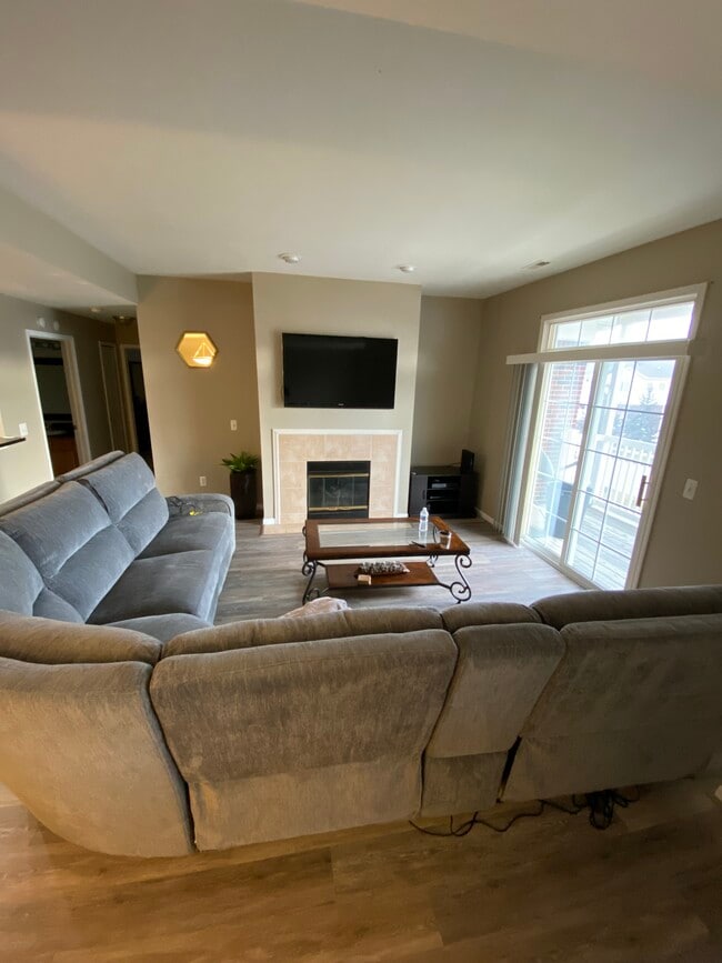 5625 Twin Oaks Dr, Unit 5625 Twin Oaks