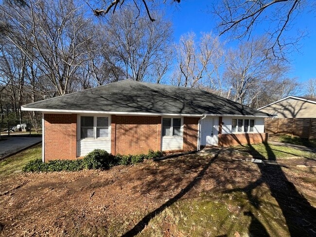 property at 526 Huntsmoor Dr