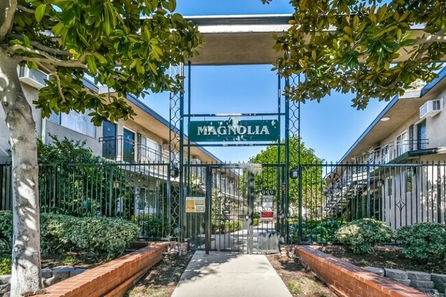 999 Locust St