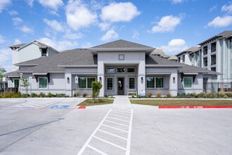 Lalita Senior Living in Brownsville, TX - Foto de edificio - Building Photo