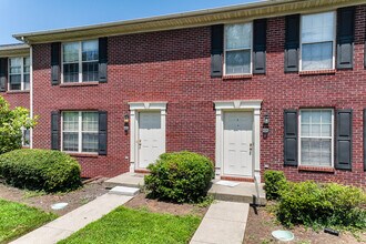 Wood Edge Villas in Lexington, KY - Building Photo - Building Photo
