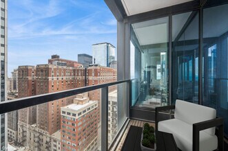 60 E Monroe St in Chicago, IL - Foto de edificio - Building Photo