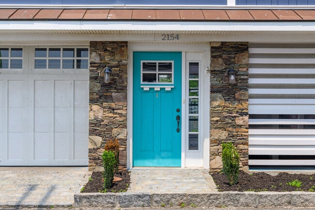 2154 Fairfield Beach Rd in Fairfield, CT - Building Photo - Building Photo