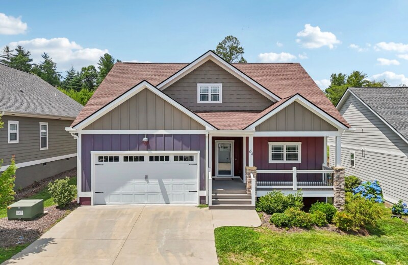 64 Leyland Cir in Hendersonville, NC - Building Photo