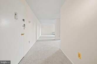 4600 S Four Mile Run Dr, Unit 423 in Arlington, VA - Foto de edificio - Building Photo