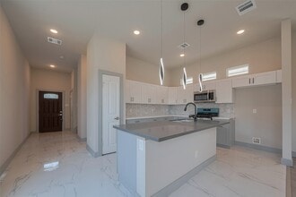 2414 Sam Wilson St in Houston, TX - Building Photo - Building Photo