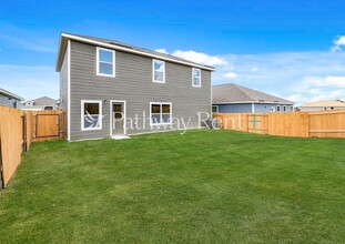 11025 Gray Mare Dr in Fort Worth, TX - Foto de edificio - Building Photo