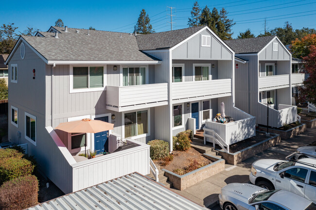 Spring Club Apartments in Santa Rosa, CA - Building Photo - Building Photo