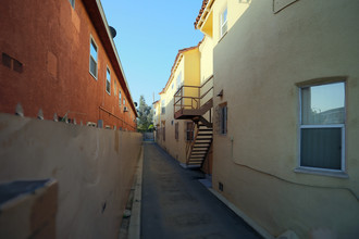 Windward Apartments in Los Angeles, CA - Building Photo - Building Photo