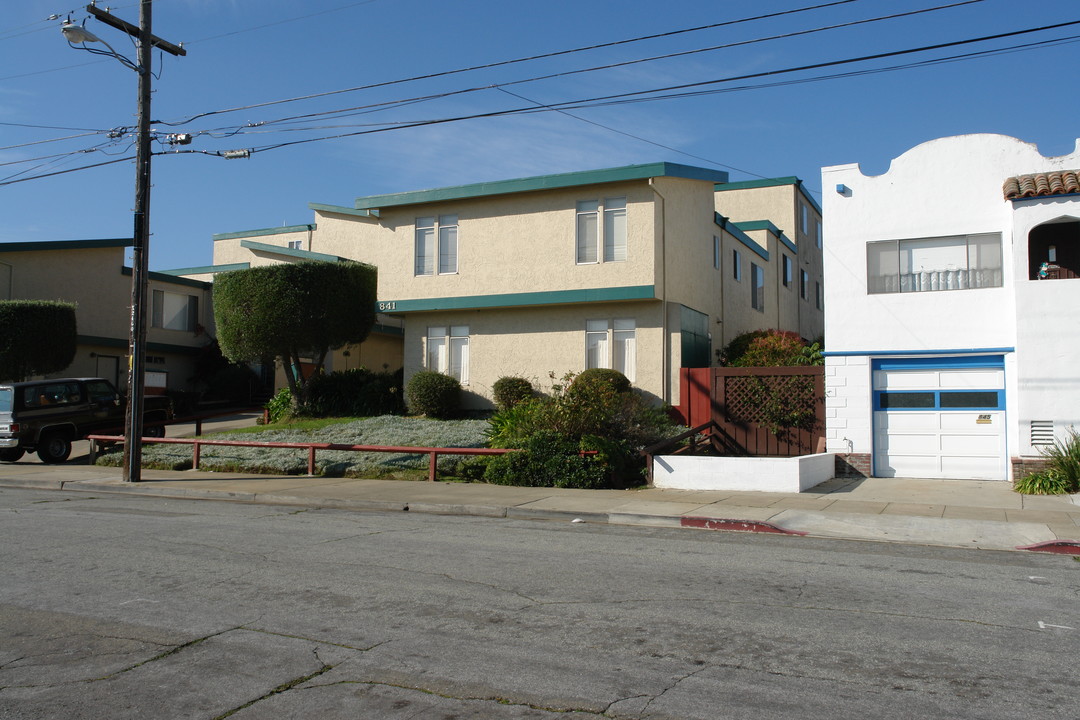 841 Olive Ave in South San Francisco, CA - Building Photo