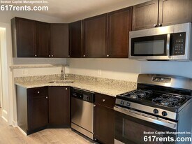 200 Congress Ave, Unit 3 in Chelsea, MA - Building Photo