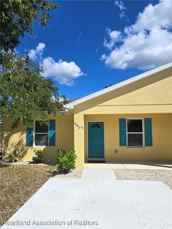 property at 601 S Lotela Ave