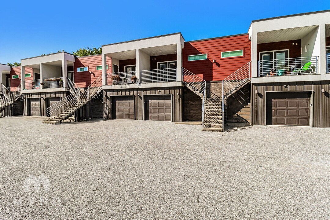 1766 N Reno Dr in Fayetteville, AR - Building Photo