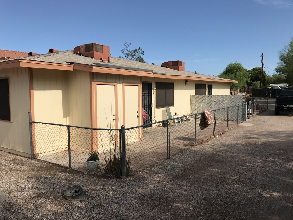 Superstition Villa in Apache Junction, AZ - Building Photo