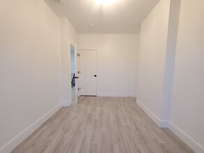 670 Ocean Ave, Unit 2 in Jersey City, NJ - Building Photo - Building Photo