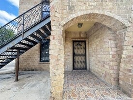 603 E Lane St, Unit 2 in Laredo, TX - Building Photo