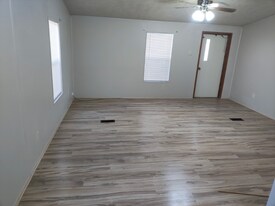 19476 CR 2176 in Whitehouse, TX - Building Photo