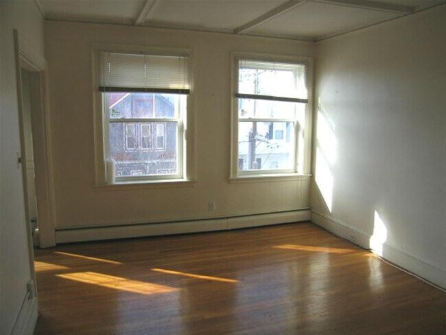 32 College Ave, Unit 5 in Somerville, MA - Foto de edificio - Building Photo