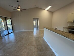 2070 Arbour Walk Cir in Naples, FL - Building Photo - Building Photo