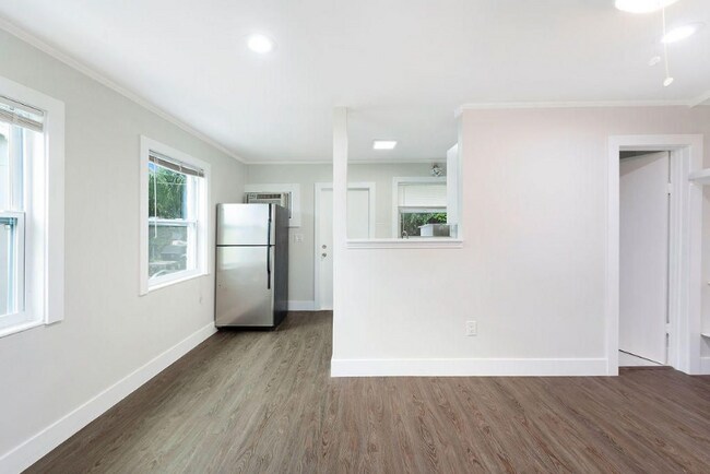 1883 Smith Dr in North Palm Beach, FL - Foto de edificio - Building Photo