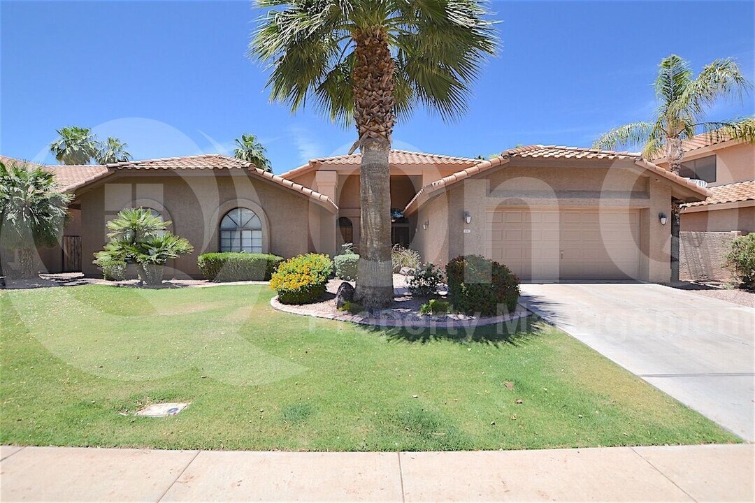 510 S Lagoon Dr in Gilbert, AZ - Building Photo