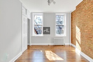 Barrow Street in New York, NY - Building Photo