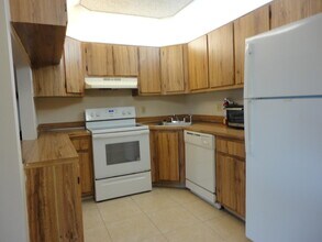 523 Shady Pine Way in Greenacres, FL - Building Photo - Building Photo