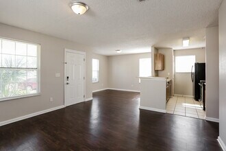 3668 Wood Creek Ln in Jacksonville, FL - Building Photo - Building Photo