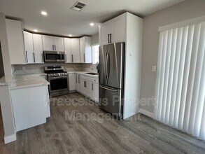 5741 Calle Sal Si Puedes in San Diego, CA - Building Photo - Building Photo