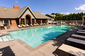 Forest Pointe in Lake Bluff, IL - Foto de edificio - Building Photo