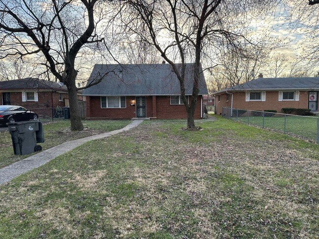 property at 3959 N Whittier Pl