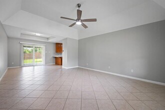 480 W Houston St in Highlands, TX - Building Photo - Building Photo
