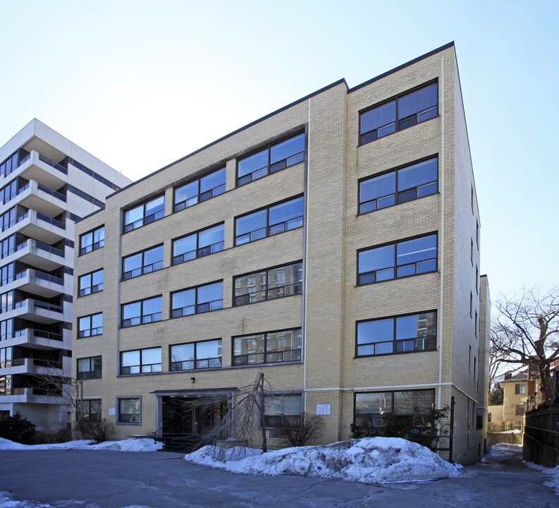620 Avenue Rd in Toronto, ON - Building Photo
