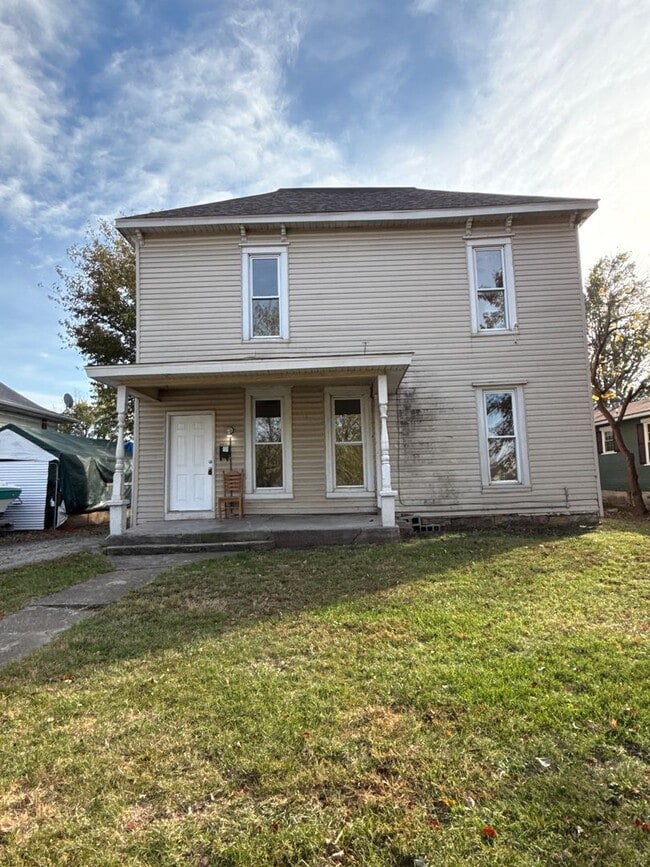 property at 1220 W Chase St