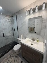 2 Elmwood Park Dr in Staten Island, NY - Building Photo - Building Photo